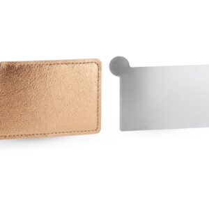 Échantillon de miroir de poche dans un étui