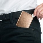 Échantillon de miroir de poche dans un étui