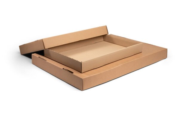 Boîte plate en carton avec couvercle pour envoi