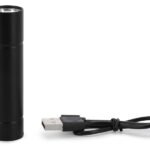 Échantillon de mini lampe de poche rechargeable