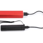 Échantillon de mini lampe de poche rechargeable