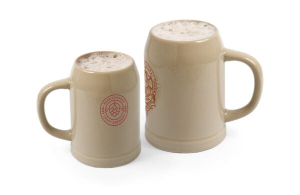 Chopes à bière en grès