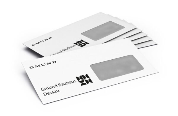 Enveloppes avec fenêtre à droite, autocollantes