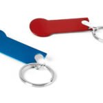 Échantillon de porte-clés avec jeton de caddie et décapsuleur