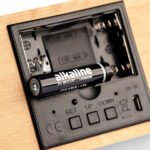 Horloges de table avec chargeur sans fil