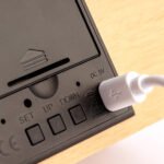 Horloges de table avec chargeur sans fil