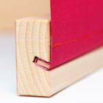 Bannière L en bois avec baguettes en bois, structure avec impression