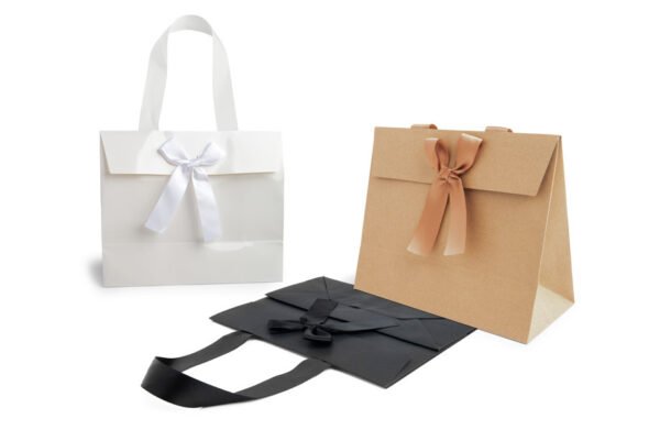 Sacs cadeaux avec ruban en satin